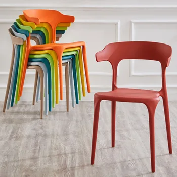 Пластиковый стул Простые обеденные стулья для домашней мебели с роговой спинкой Скандинавское современное кресло для ожидания ресторана Обеденный стул для взрослых