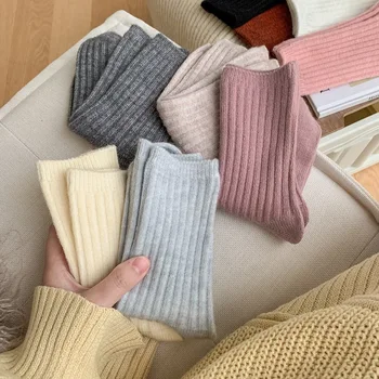 New Winter Vrouwen Socks Dikke Warme Effen Kleur Wol Harajuku Retro Koude Slip Mode Toevallige Kasjmier Modieuze Sokken 1-Pair