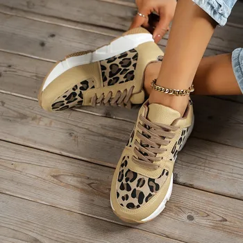 2023 Новая женская обувь на шнуровке, леопардовая вулканизированная обувь, весенне-осенняя модная уличная обувь для прогулок, спортивная обувь с круглым носком.